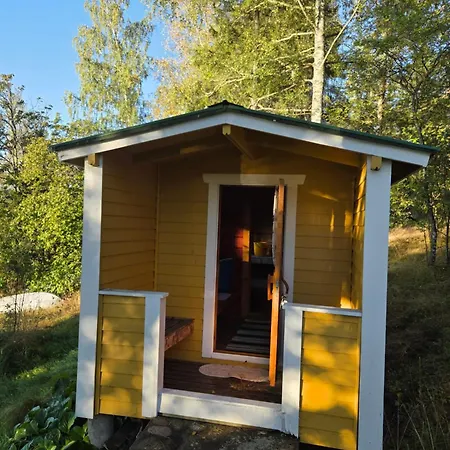 Central Houtskaari Seaside With Sauna 度假居